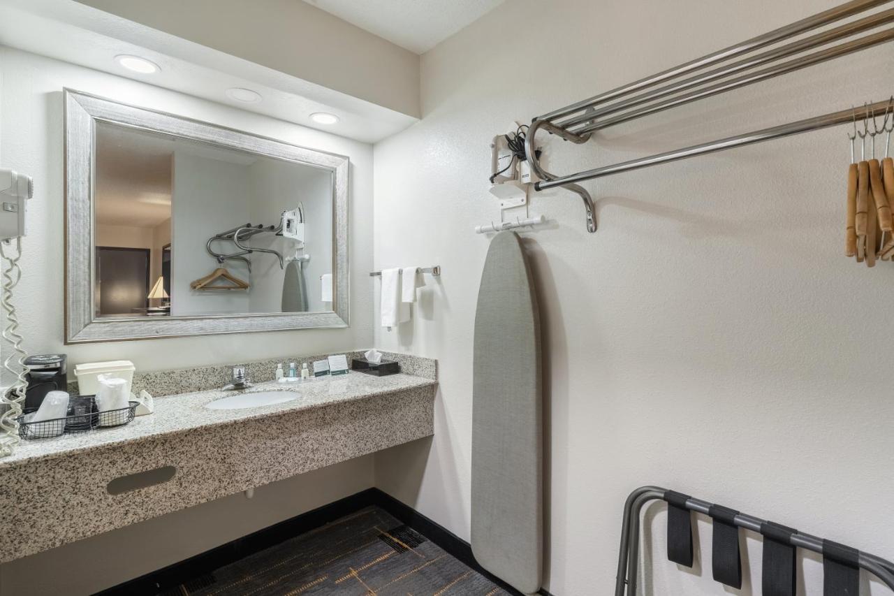 Quality Inn Cleveland Exterior foto